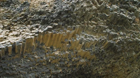 Geological Formation of Octogonal Basalt Columns in rock, Garni Gorge Mountain, 库存影片 90095643
