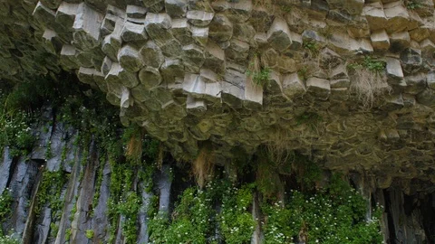 Geological Formation of Octogonal Basalt Columns in rock, Garni Gorge Mountain,  Stockbeeldmateriaal 90095882