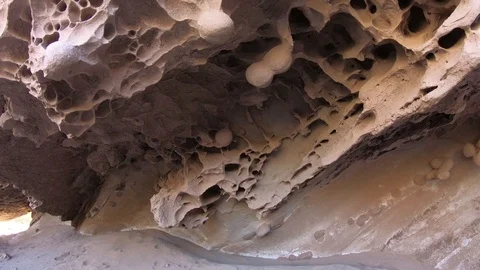 Geological formation of stone balls by wind erotion at Vinchina, La rioja 스톡 동영상 96010946