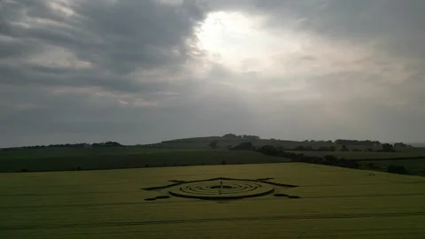 Geometric Crop Circle, 4K Epic Drone Clip, Roundway, Wiltshire, 11 June 2023, 4K Stock-Footage 265050510