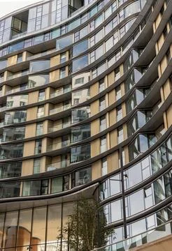 Geometric design on a modern building complex with repeating structure. Foto stock