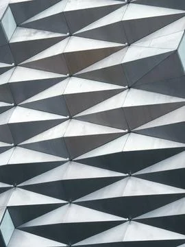 Geometric Metallic Facade with Intricate Triangular Patterns 스톡 사진