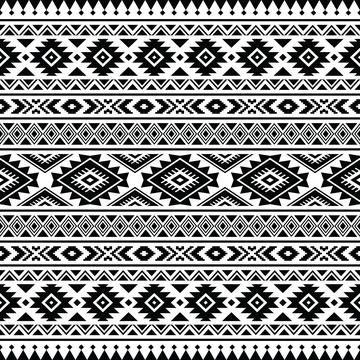 Geometric seamless tribal pattern in black and white colors. Aztec ethnic style. Stock-Illustration