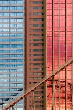 Geometrical patterns on building facade with sky and cloud reflections Foto stock