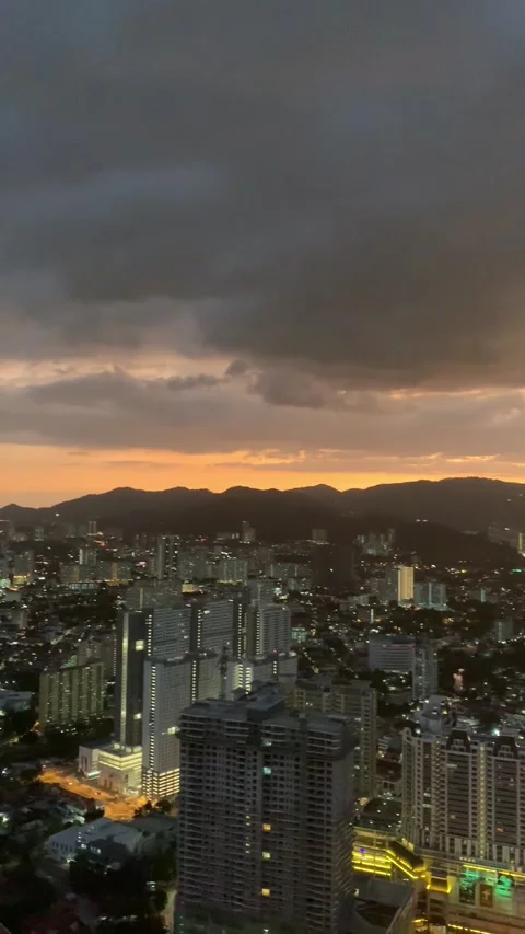 George Town cityscape at sunset Vidéo 343557647