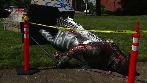 GEORGE WASHINGTON MONUMENT STATUE DESTROYED DURING PROTESTS Video stock 134590332
