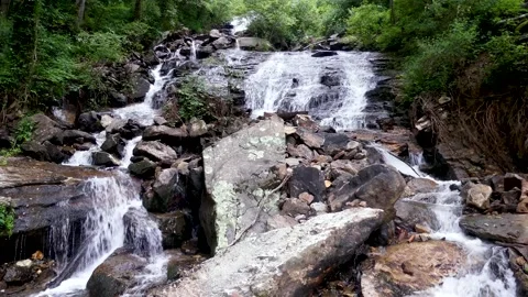 Georgia Amicalola Falls Spring  A view of water flowing in Amicacola Falls w Vidéo 155362276