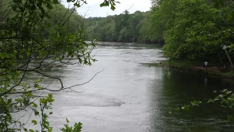 Georgia, Buford Dam Park, Looking downstream at the Chattahoochee River with 库存影片 89735909