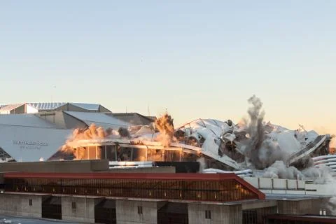 Georgia Dome Is Imploded And Collapses On Itself In Atlanta Фото