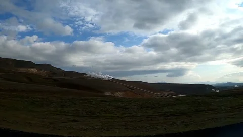 Geothermal steam clouds rising from volcanic landscape, Iceland Vídeos de archivo 333463108