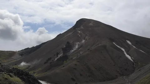 Geothermal Steam Venting from Volcanic Mountain in Landmannalaugar, Iceland 库存影片 339964956