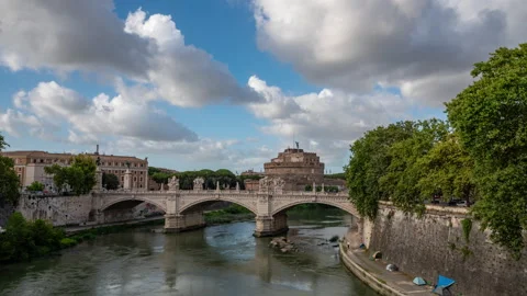 Geral hyperlapse by the Tibre river with the classic Sant'Angelo castle Stock Footage 160526795