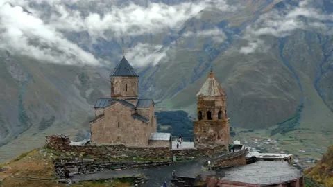 Gergeti Trinity Church in clouds after rain near Village Of Gergeti and Kazbek 库存影片 237767389
