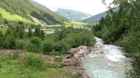 Gerlos stream flowing though the Wild-Gerlostal valley in Tirol/ Austria. Vídeo Stock 67566800