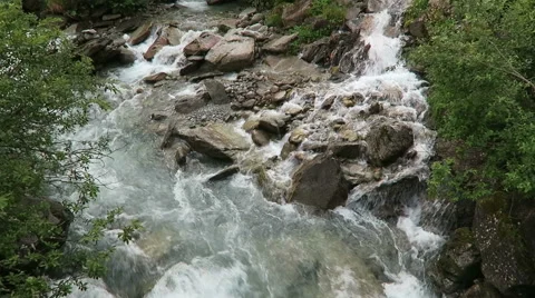 Gerlos stream flowing though the Wild-Gerlostal valley in Tirol/ Austria Vídeo Stock 67566961