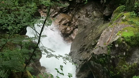 Gerlos stream flowing though the Wild-Gerlostal valley in Tirol/ Austria 스톡 동영상 67569293
