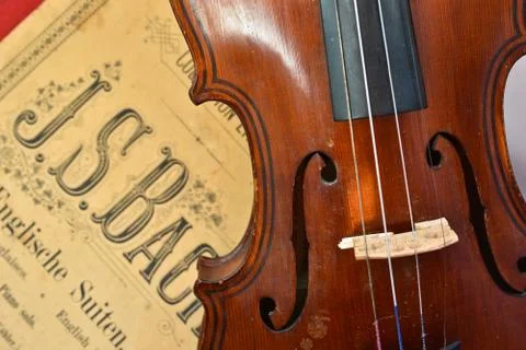 German ancient violin and notes. Foto stock
