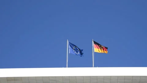 German and Eiropean flagas waving on a germany embassy building Vídeo Stock 142270651