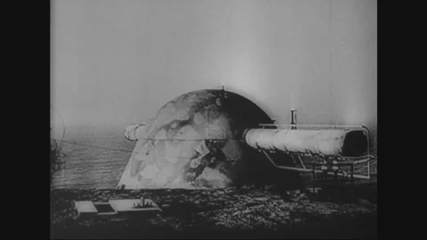 GERMAN ATLANTIC WALL - CIRCA 1944: Gun casemate and cliff emplacement (captured) Vidéo 338258589