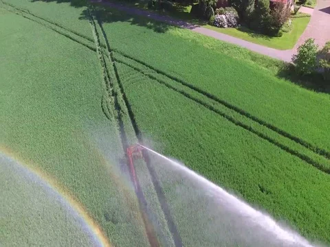 German Cornfield irrigation 動画素材 76469957