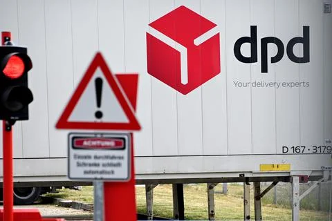 German Parcel Service DPD closes facility due to coronavirus, Hueckelhoven, Germ 스톡 사진