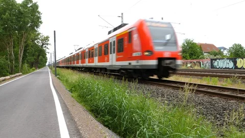 German S-Bahn passing by Видео 109602014