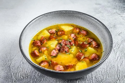 German Split pea soup with smoked sausages. White background. Top view Foto stock