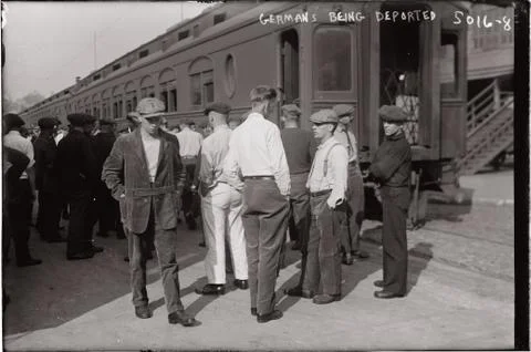 Germans in line to be deported during World War I Foto stock