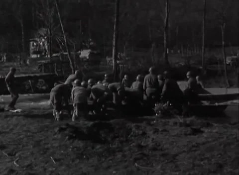 GERMANY - 1945: River Crossing - Rope Party Above Boats 库存影片 343942494