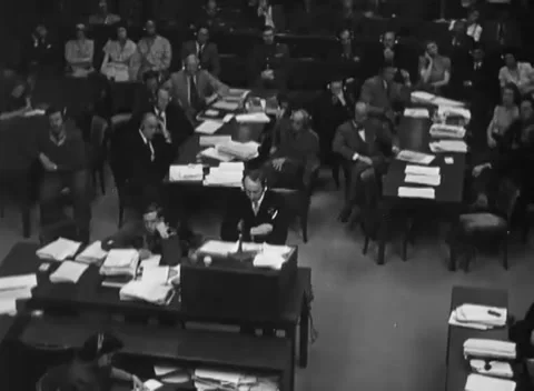 GERMANY - 1946: War crimes tribunal - Counsel at Courtroom Microphone 库存影片 343790802