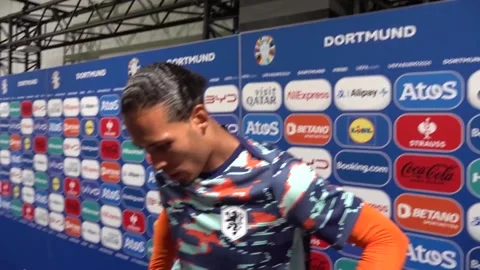 Germany: Dutch players react to last-gap Euro 2024 defeat to England Video stock 280453003