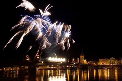 Germany, Fireworks exploding on bridge at River Mosel Foto stock