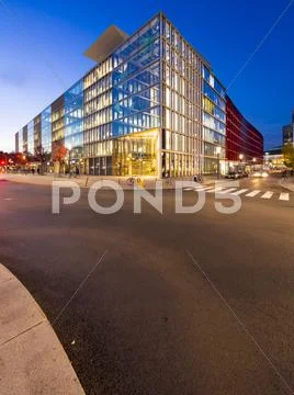Germany, Hesse, Frankfurt, European Quarter, Bank BNP Paribas in the evening Stock Photos