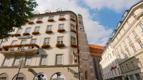 Germany Munich architecture walking in historical part of city steadicam Vídeo Stock 113096405