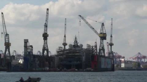 Germany: US tariff hikes to raise living costs for American consumers: ex... Video stock 320846971