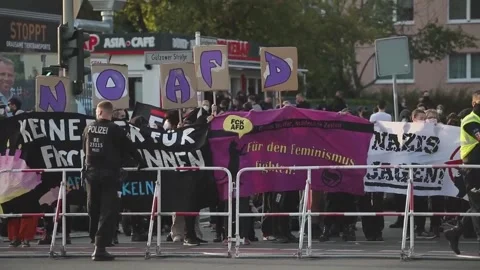 Germany's far-right AfD party wins seats in national parliament, Berlín, DE - 27 Stock-Footage 204059255