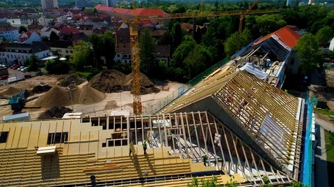 Germersheim old Barracks / Workers working on the roof Vidéo 124964667