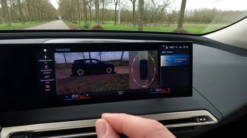 Gesture control 360° camera in a luxury car 스톡 동영상 171876050