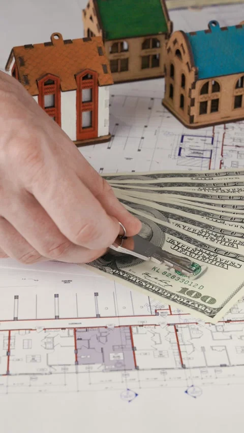 Get the key to your property in vertical Video stock 281367195