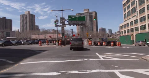 Getting onto the Brooklyn Bridge with the Manhattan skyline in the background Stock Footage 51250453