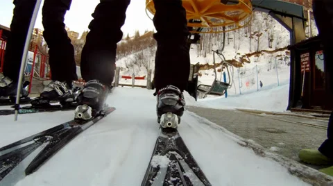 Getting on the chairlift 스톡 동영상 33301110