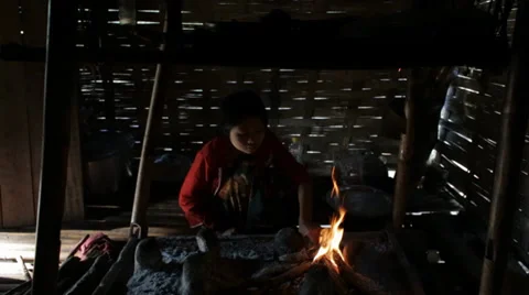 Getting the Cooking Fire Going in Burma Vídeo Stock 37350907