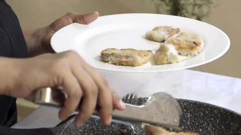 Getting fried fish fillet out Video stock 134991924