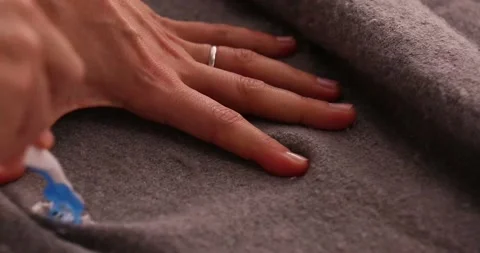Getting fuzz off of a sweater with a razor blade Stock-Footage 132219117