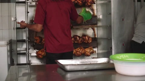 Getting grilled chicken Video stock 61023814