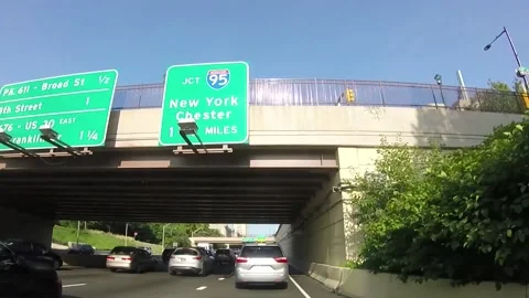 GETTING ON INTERSTATE 95 RAMP TO NYC FROM PHILADELPHIA Vídeos de archivo 131266321