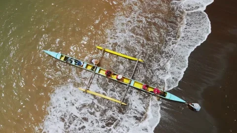 Getting off a kayak Video stock 169595024