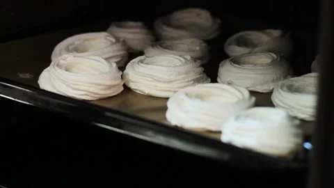 Getting meringue out of the oven 库存影片 151913609
