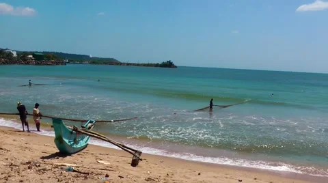 Getting Net Out of the Ocean, Traditional Way of Fishing Видео 61753751