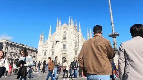 Getting out of the subway in front of Milan Cathedral Vídeo Stock 239269801